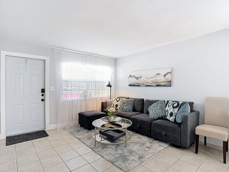 More Photos Of 139 SE Jefferson Cir N, Saint Petersburg Apartments For Sale