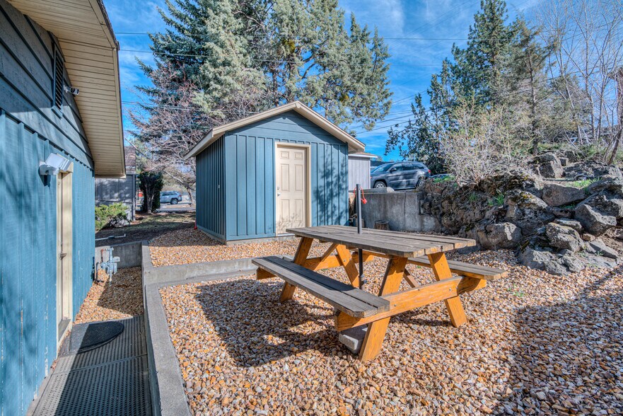 More Photos Of 525 NE Greenwood Ave, Bend Office For Sale