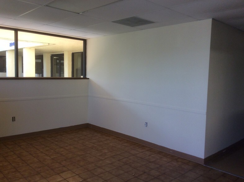 More Photos Of 2836-2854 SE Federal Hwy, Stuart Medical For Lease