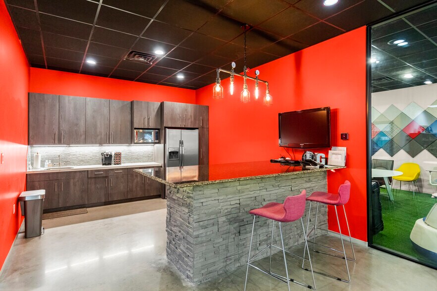 More Photos Of 22303 Tuwa Rd, Tomball Showroom For Sale