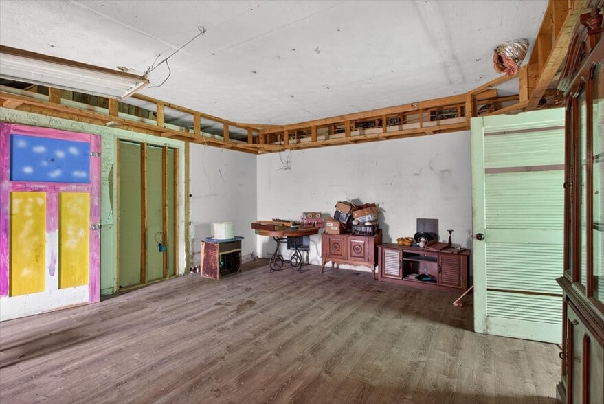 More Photos Of 79 Jones St, Jasper Warehouse For Sale