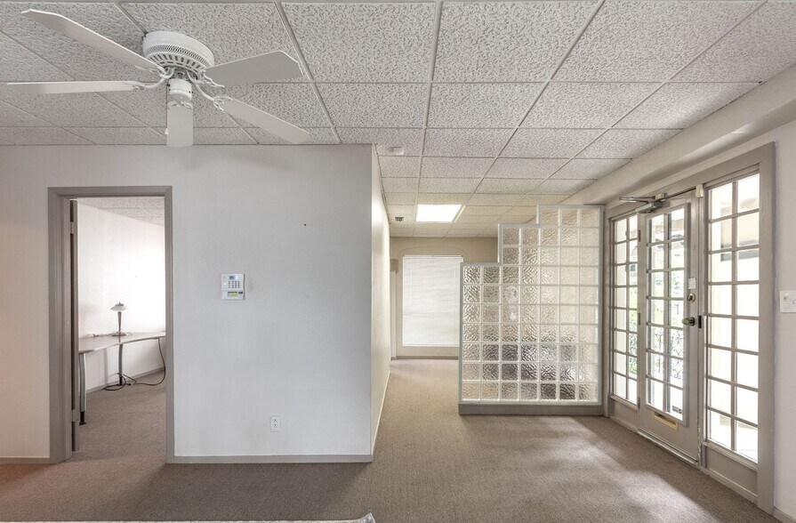 More Photos Of 1305 San Antonio St, Austin Office For Sale