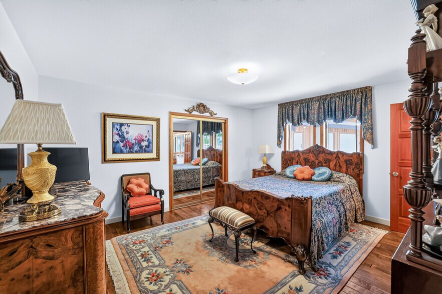 More Photos Of 420-422 Main Street St, Riggins Specialty For Sale