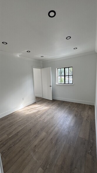 More Photos Of 7330 NE 4th Ct, Miami Showroom For Lease