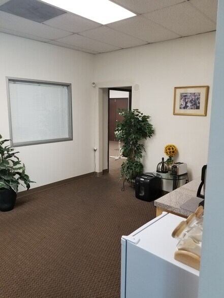 More Photos Of 3235 N San Fernando Rd, Los Angeles Warehouse For Lease