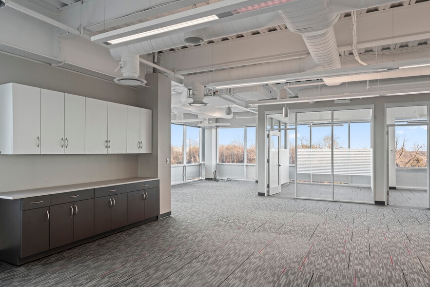 More Photos Of 10718 Richmond Hwy, Lorton Office For Lease
