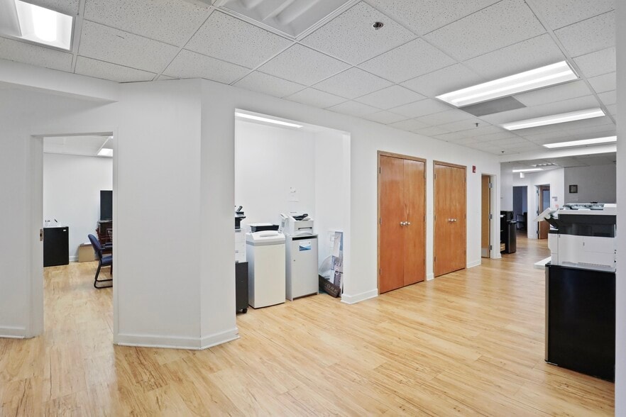 More Photos Of 1N131 County Farm Rd, Winfield Office For Sale