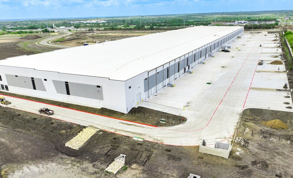 More Photos Of 435 Aiken Dr, San Marcos Manufacturing For Sale