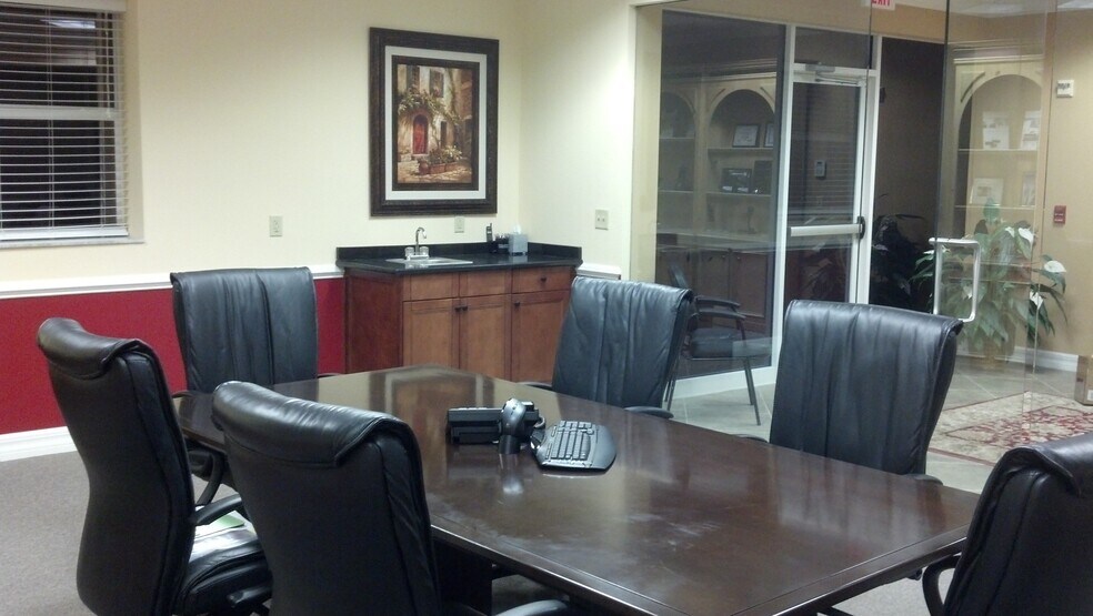 More Photos Of 740 Commerce Dr, Venice Warehouse For Sale