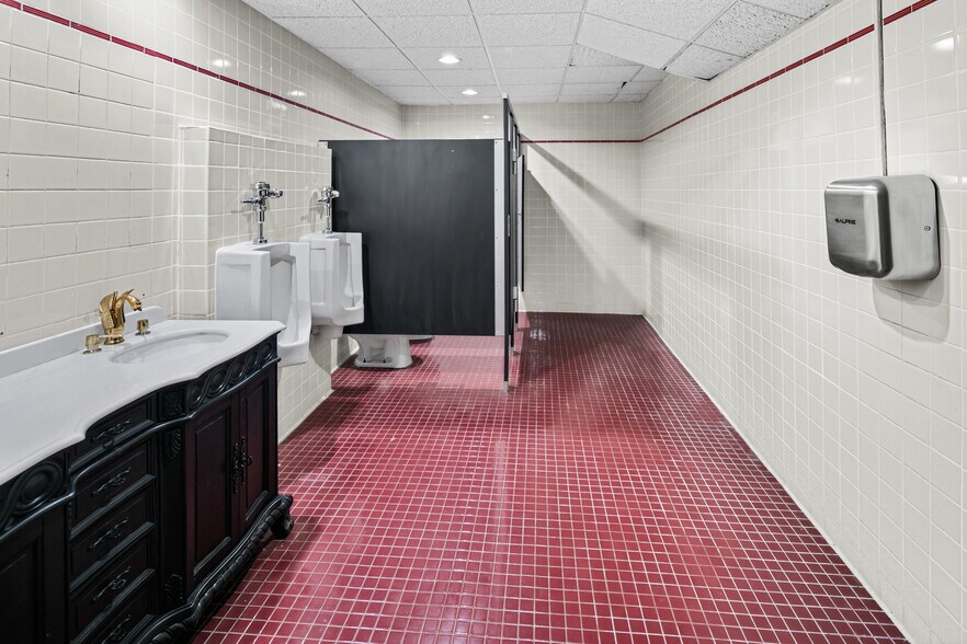 More Photos Of 23-25 W Westfield Ave, Roselle Park Storefront Retail Office For Lease