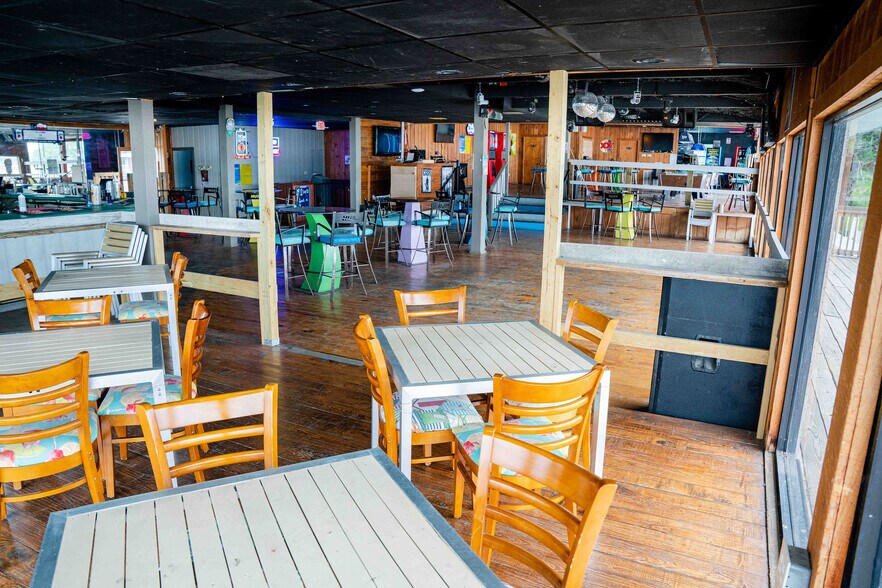 More Photos Of 371 Navaho Trl, Onalaska Hotel For Sale