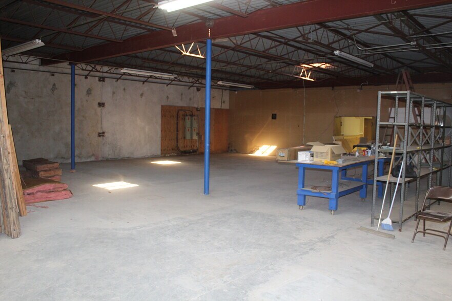 More Photos Of 1421 34th St, Woodward Service For Sale