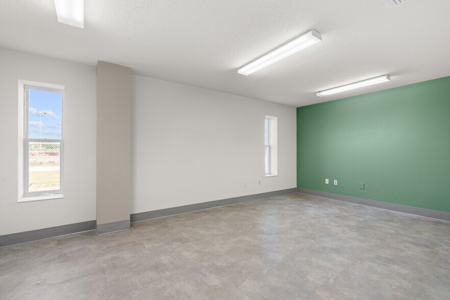 More Photos Of 13595 SE 31st Ave, Summerfield Warehouse For Sale