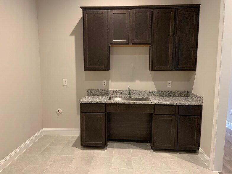 More Photos Of 4425 Plano Pky, Carrollton Medical For Lease