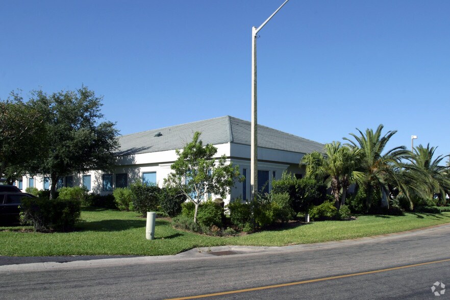 More Photos Of 8961 Conference Dr, Fort Myers Office For Sale