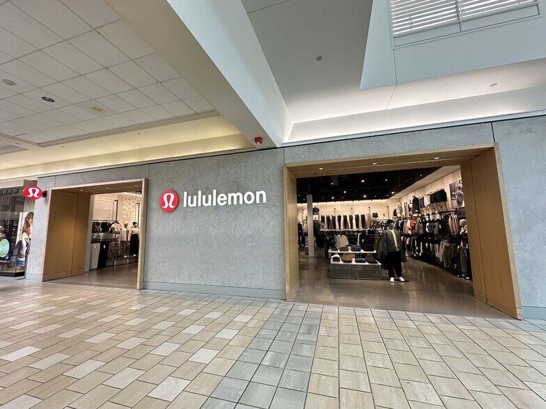 More Photos Of 364 Maine Mall Rd, South Portland Unknown For Lease