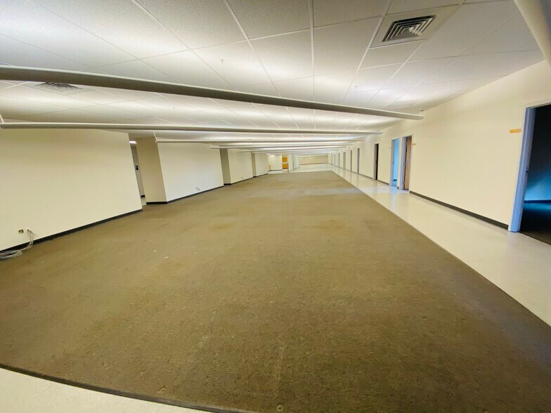 More Photos Of 1400 E Lincoln St, Gillette Warehouse For Lease