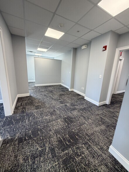 More Photos Of 670 Boston Post Rd, Madison Office For Lease