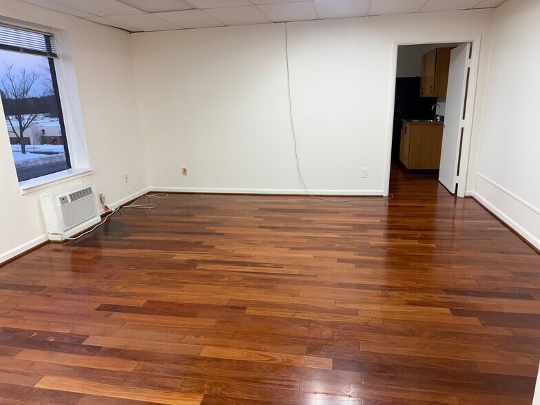 More Photos Of 7631 Fullerton Rd, Springfield Warehouse For Lease