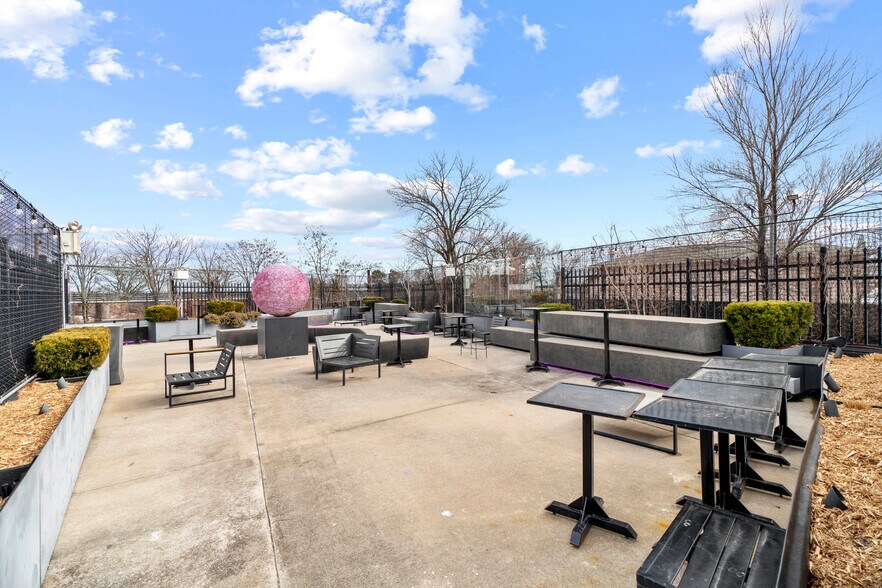 More Photos Of 181 Bay St, Staten Island Office For Sale