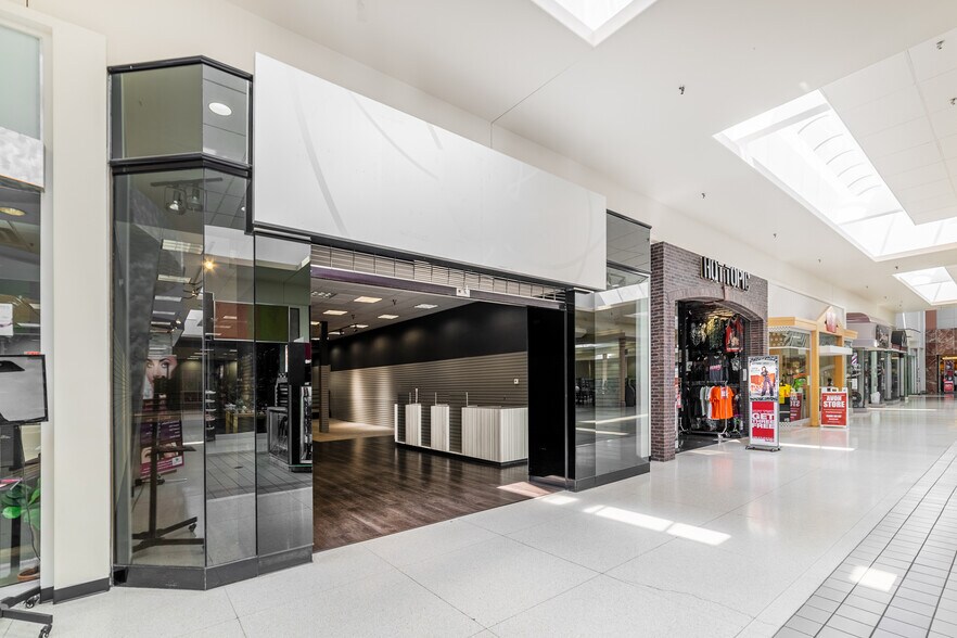 More Photos Of 2209 Richland Mall, Mansfield Storefront For Lease