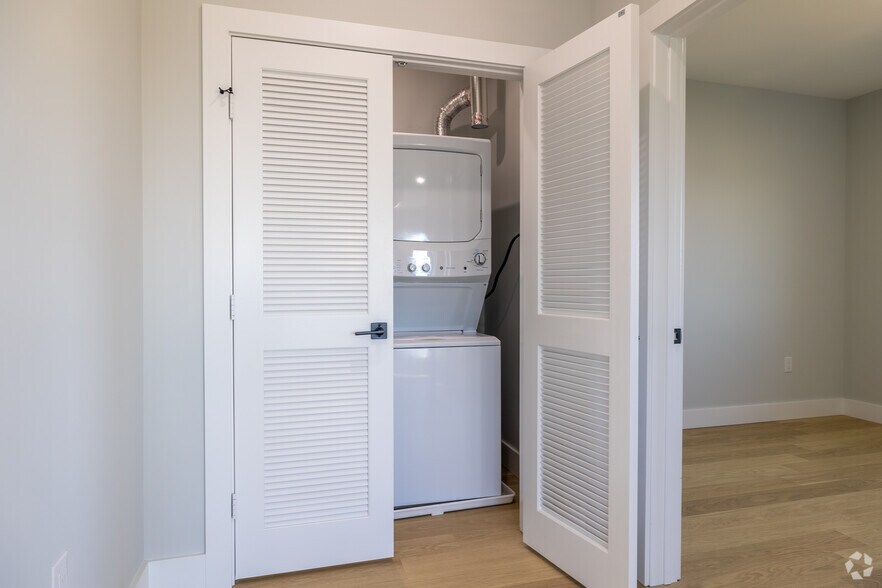 More Photos Of 34-40 Hudson St, Newark Apartments For Lease