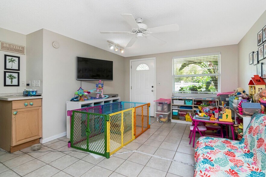 More Photos Of 10532 67th Ave, Seminole Specialty For Sale