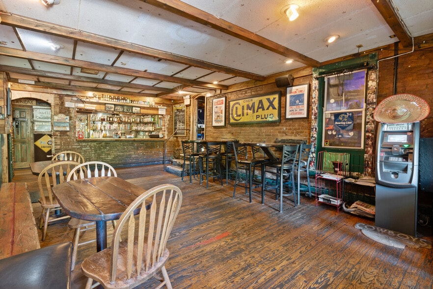 More Photos Of 10 Mountain St, Eureka Springs Restaurant For Sale