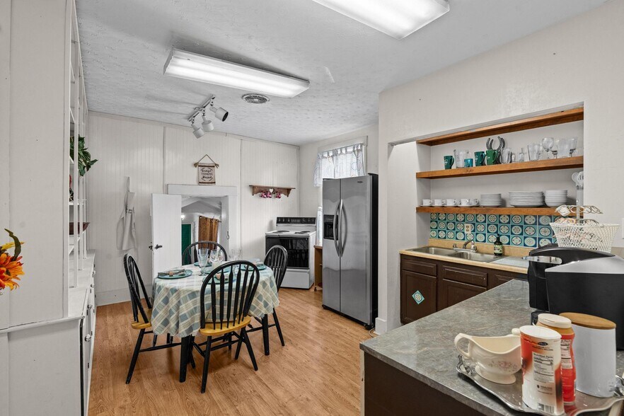 More Photos Of 115 W Main St, Wilmington Office For Sale