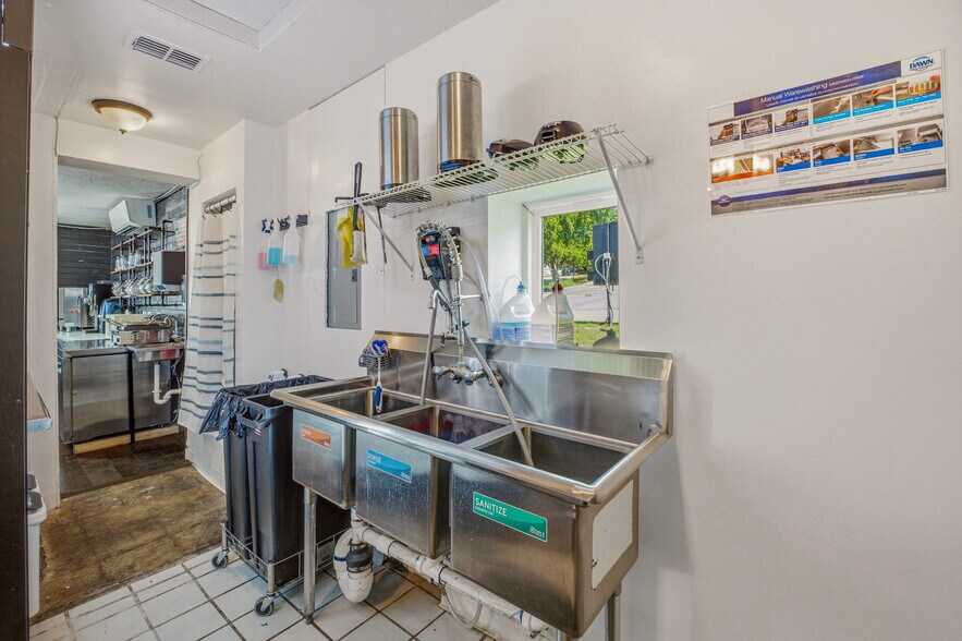 More Photos Of 608 SW Big Bend Trl, Glen Rose Restaurant For Sale
