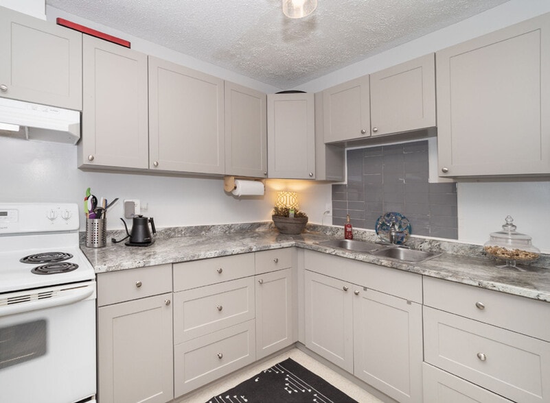 More Photos Of 4 Robert St, Arnprior Apartments For Sale