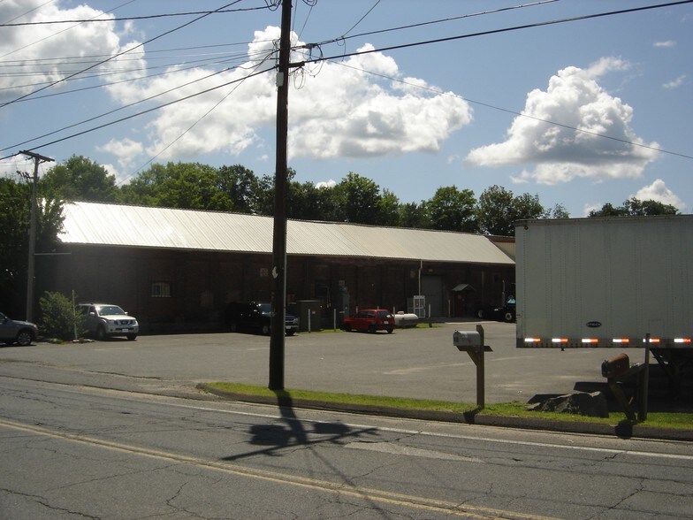 More Photos Of 44 Depot St, Belchertown Warehouse For Lease