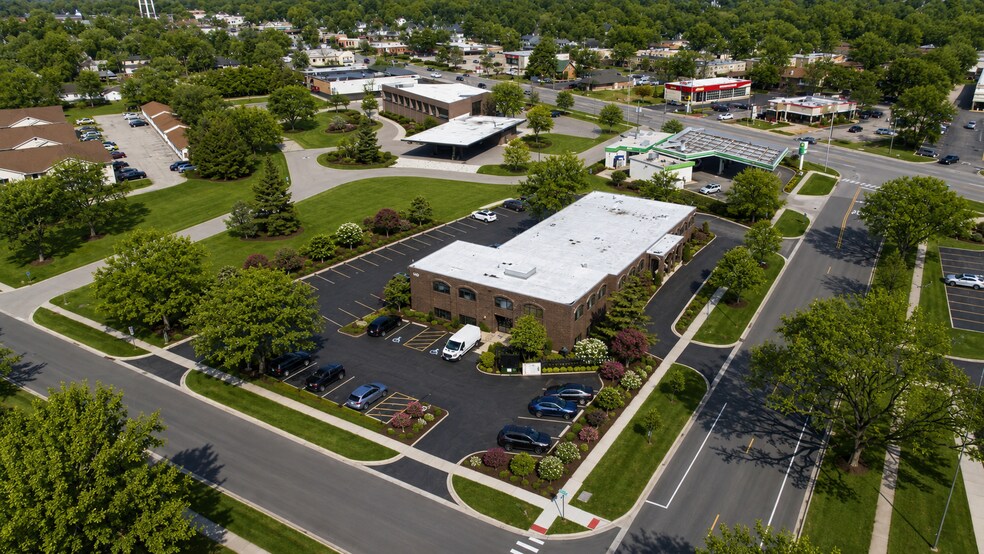 More Photos Of 460 Coventry Ln, Crystal Lake Apartments For Sale
