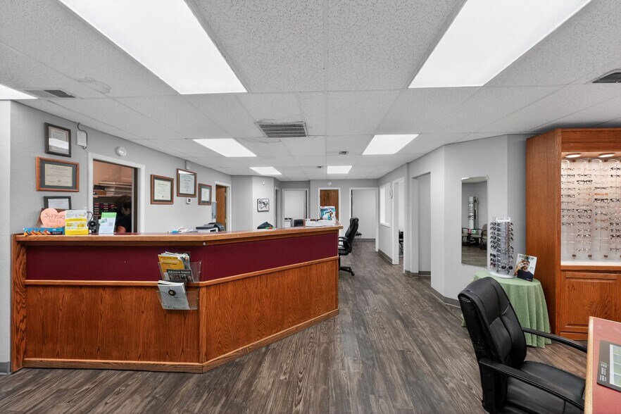 More Photos Of 401 W Centerville Rd, Garland Office For Sale