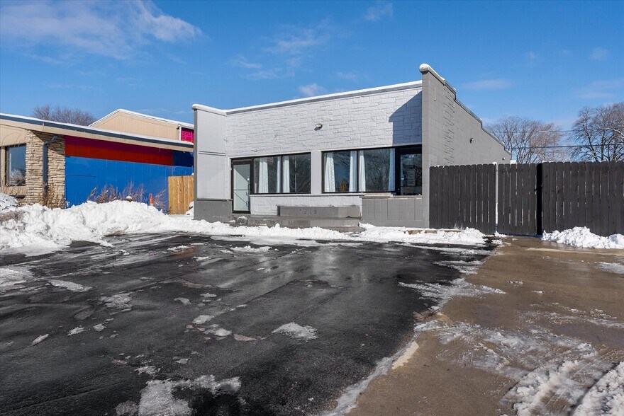 More Photos Of 7518 W Fond Du Lac Ave, Milwaukee Freestanding For Sale