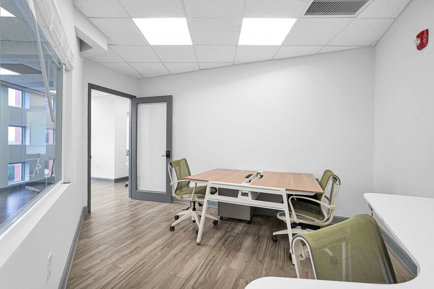 More Photos Of 17501 Biscayne Blvd, Aventura Office For Sale