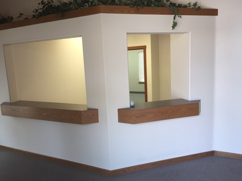 More Photos Of 3882 Crater Lake Ave, Medford Office For Sale
