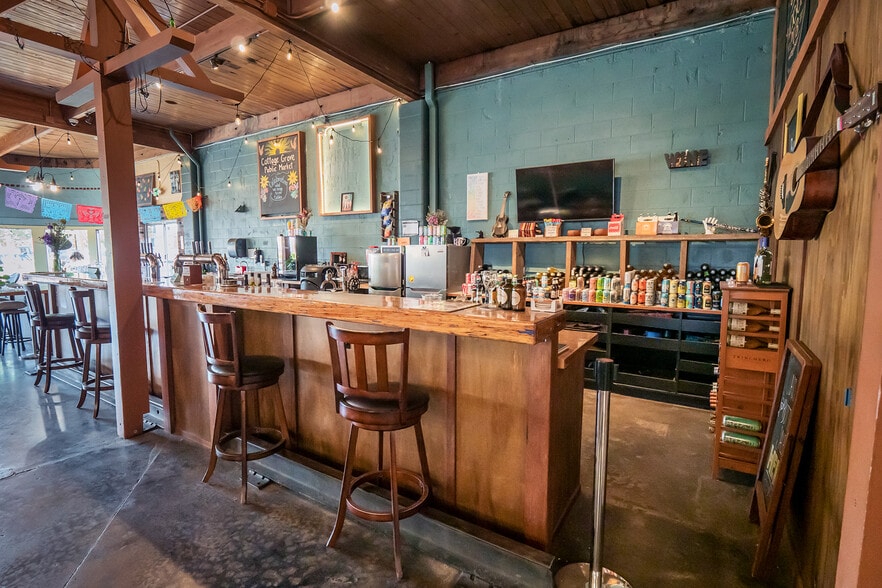 More Photos Of 926 E Main St, Cottage Grove Restaurant For Sale