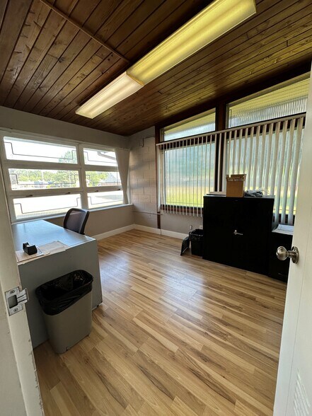 More Photos Of 2050 Morrissey Ave, Warren Manufacturing For Sale