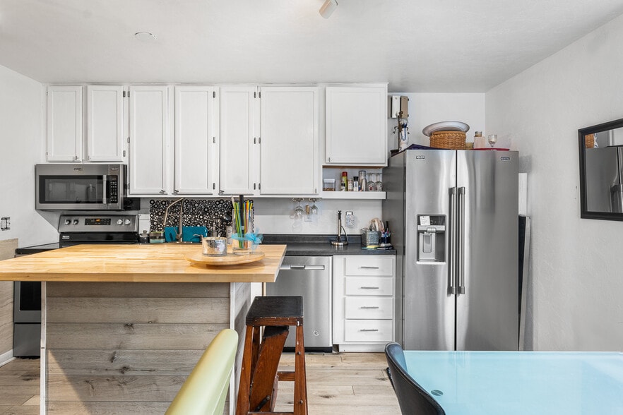 More Photos Of 488 South St, Green Lake Hotel For Sale