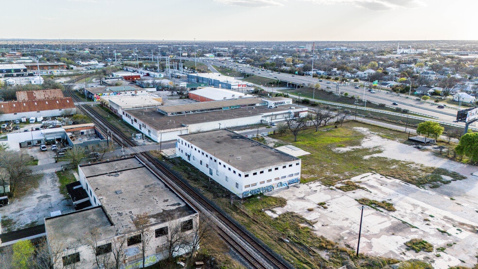 More Photos Of 533 Delaware St, San Antonio Industrial For Sale