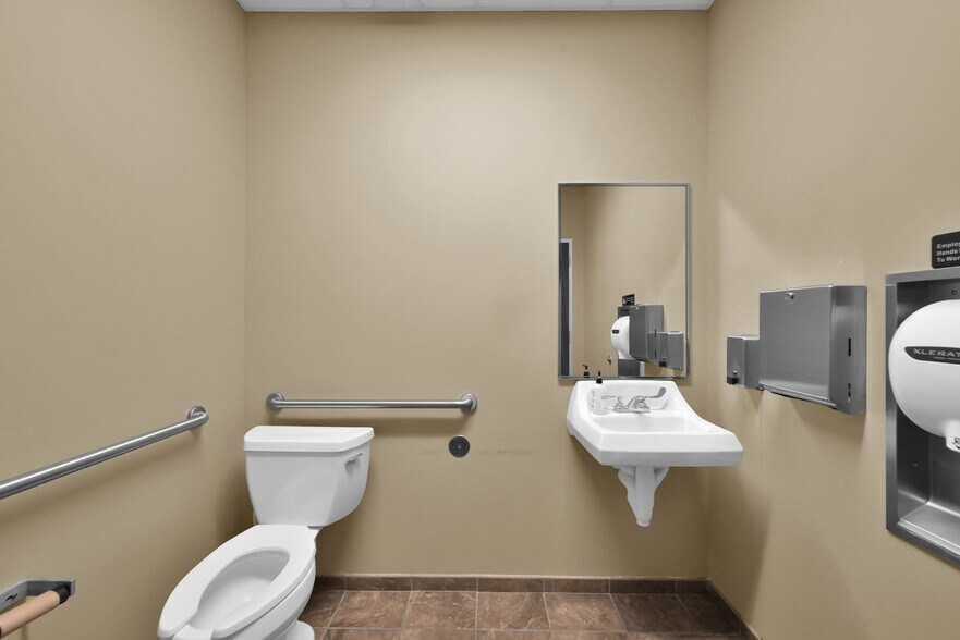 More Photos Of 1126 Rayford Rd, Spring Medical For Sale