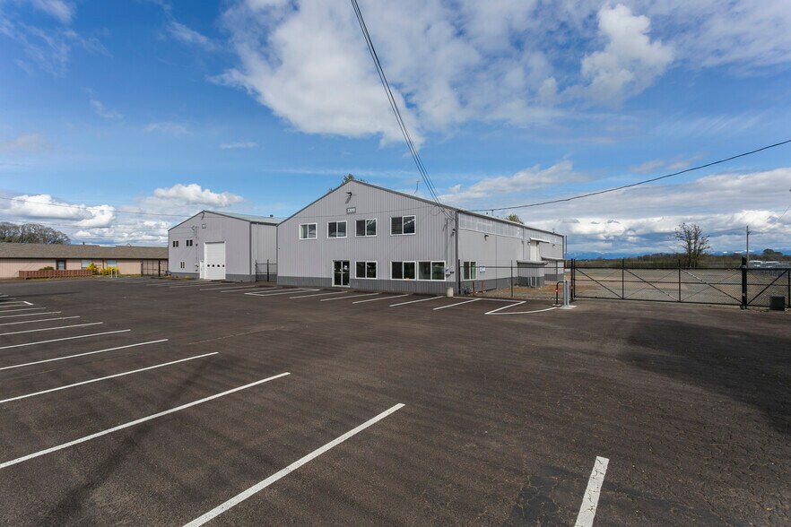 More Photos Of 33919-33923 Highway 99E, Tangent Industrial For Lease