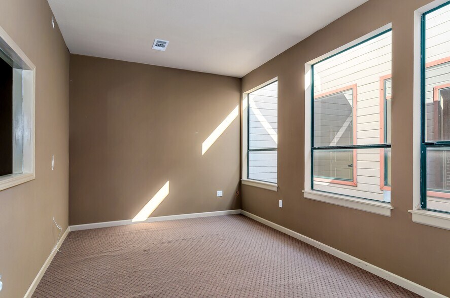 More Photos Of 311-319 Railroad Ave, Pittsburg Freestanding For Sale