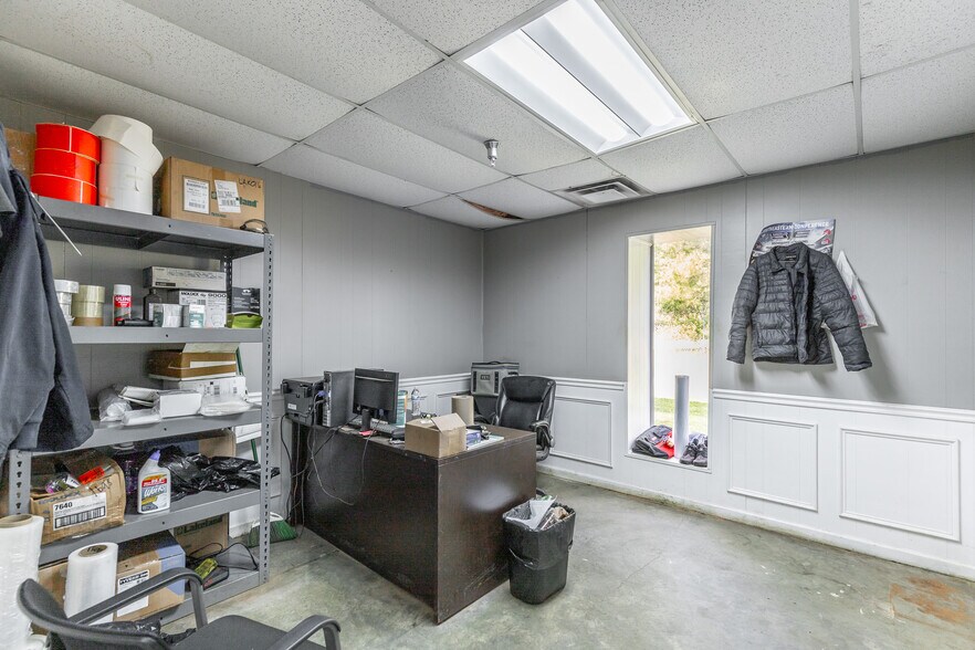 More Photos Of 1129 S Chattanooga St, LaFayette Warehouse For Sale