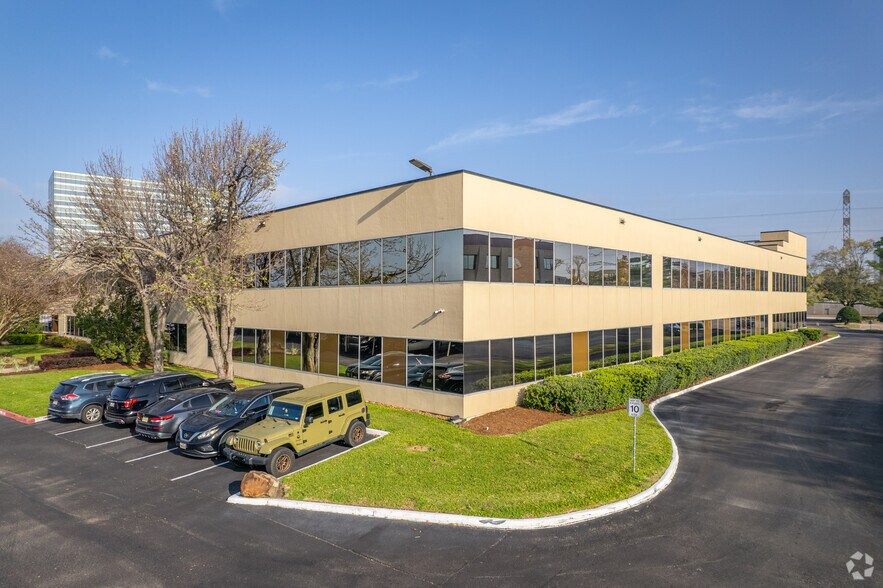 More Photos Of 450 N Sam Houston Pky E, Houston Medical For Lease