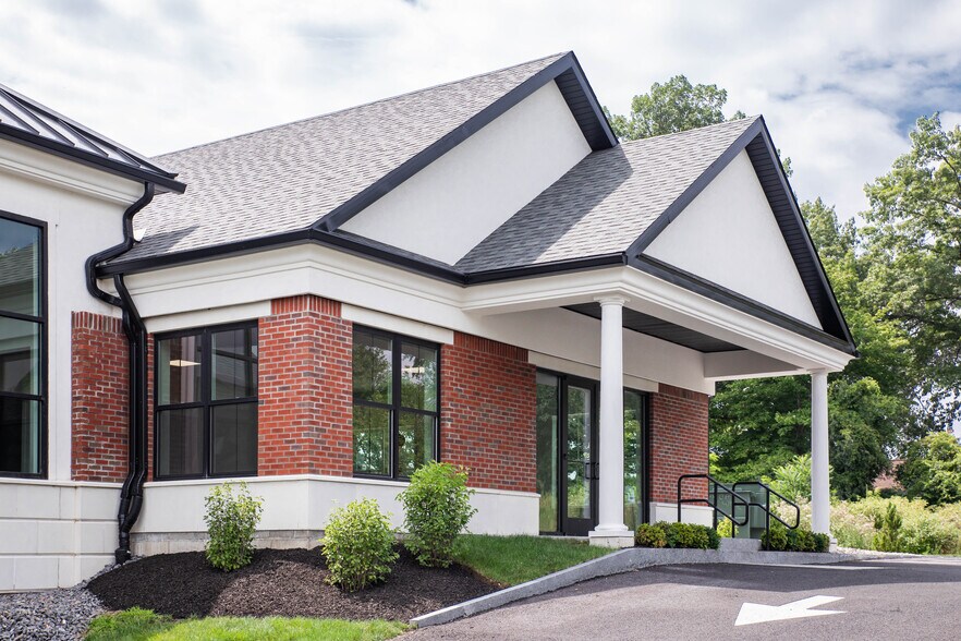 More Photos Of 65 Saratoga Rd, Glenville Medical For Lease