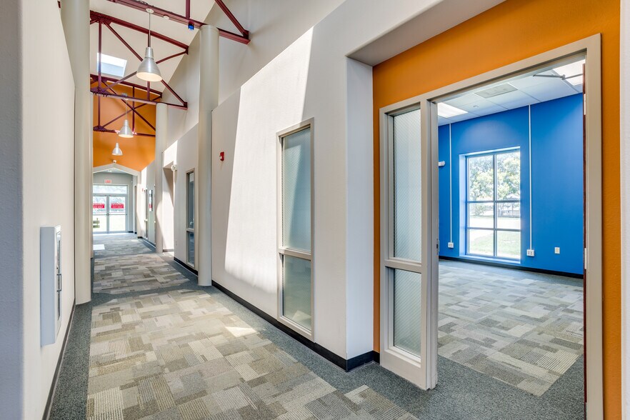 More Photos Of 500 W 1 St Ave, Hutchinson Office For Sale