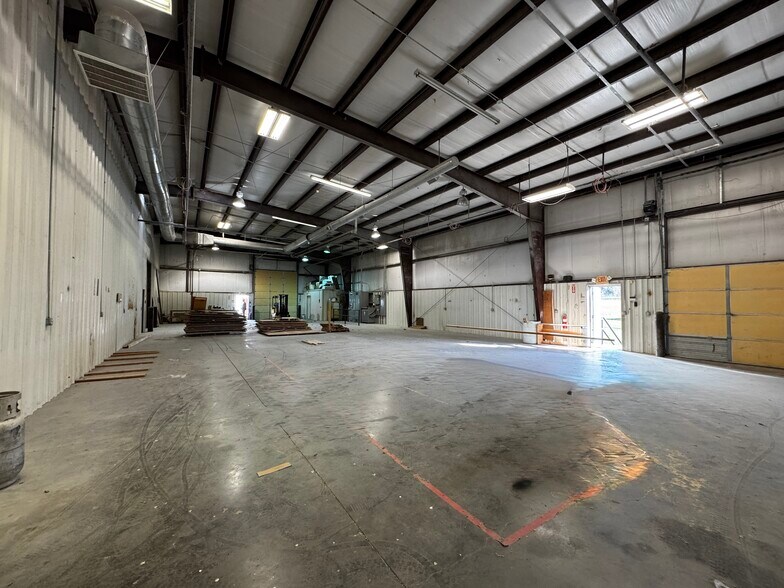 Primary Photo Of 27877 Glacier Point Rd, Lebanon Warehouse For Lease
