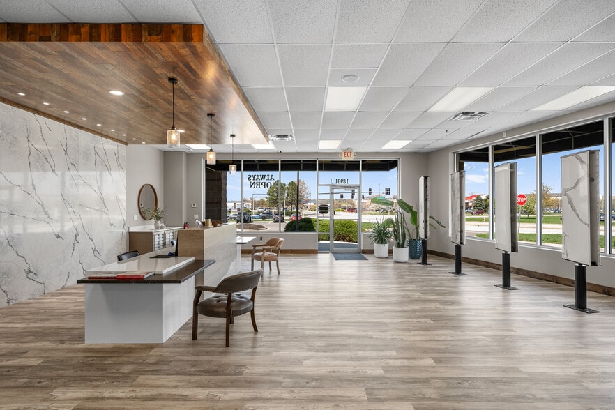 More Photos Of 18931 E Valley View Pky, Independence Storefront Retail Office For Lease